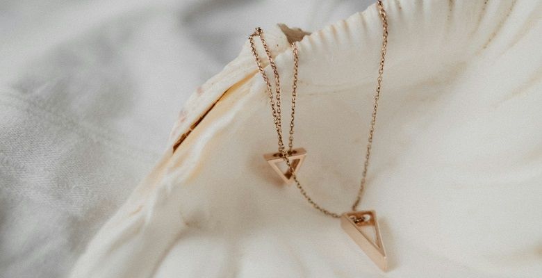 Почему почернело золото и что с этим делать?