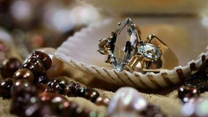 Украшения с аквамарином для Львов: подходят или нет?