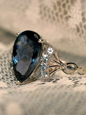 кольцо с топазом