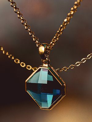 подвеска с сапфиром