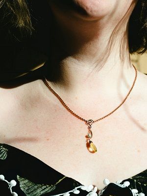 колье с цирконом