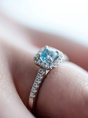 кольцо с цирконом