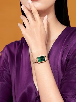 часы с малахитом