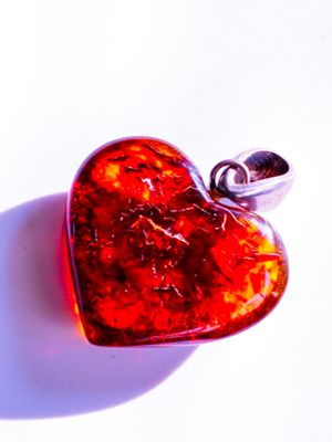 подвеска с янтарем