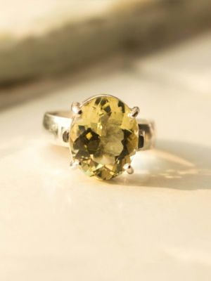 кольцо с кварцем