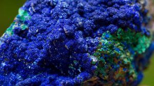 Азурит: Красивый медный минерал глубокого синего цвета