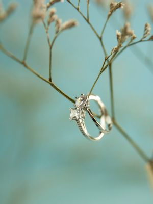 кольцо с бриллиантом