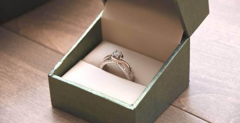 Украшения с фианитами для Раков: подходят или нет?