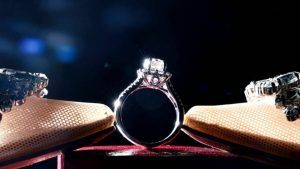 Украшения с горным хрусталем для Дев: подходят или нет? Украшения с горным хрусталем для Дев: подходят или нет?