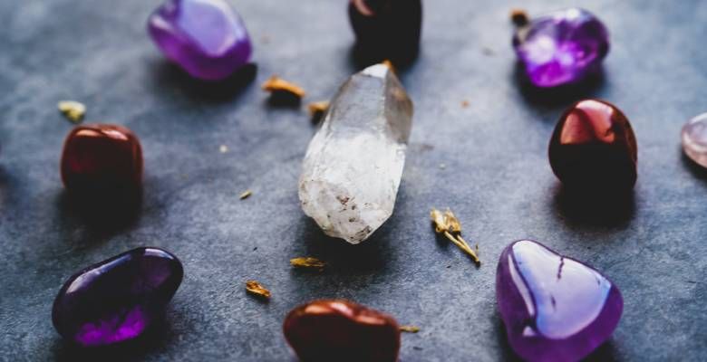 Украшения с горным хрусталем для Скорпионов: подходят или нет?