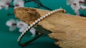 Украшения с горным хрусталем для Весов: подходят или нет? Украшения с горным хрусталем для Весов: подходят или нет?