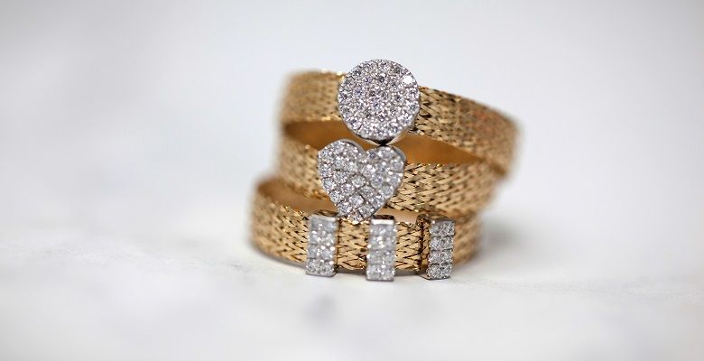 Украшения с фианитами для Дев: подходят или нет?