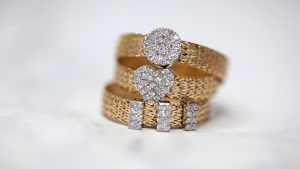 Украшения с фианитами для Дев: подходят или нет?