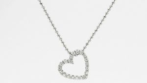 Украшения с фианитами для Скорпионов: подходят или нет?