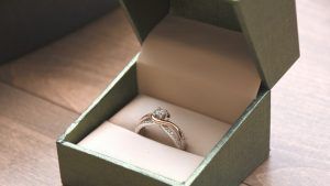 Украшения с фианитами для Весов: подходят или нет