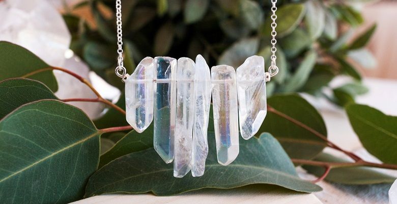 Украшения с горным хрусталем для Близнецов: подходят или нет?