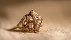 Украшения с раухтопазом для Скорпионов: подходят или нет?