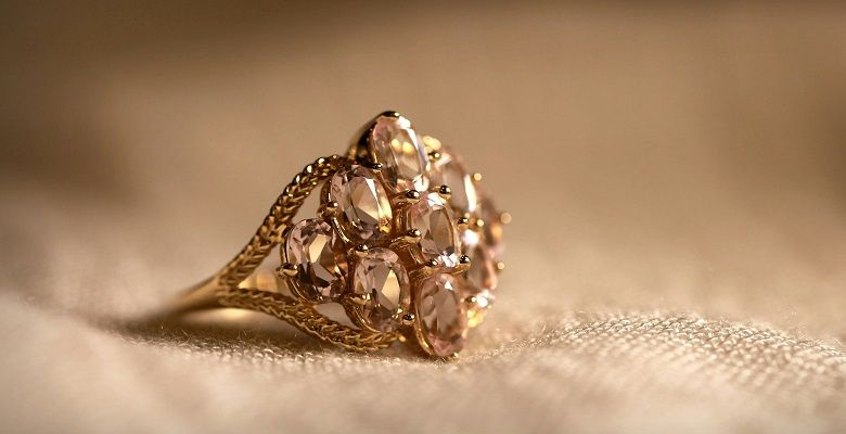 Украшения с раухтопазом для Водолеев: подходят или нет?