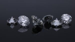 Украшения с фианитами для Тельцов: подходят или нет?