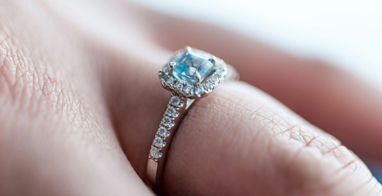 Украшения с топазом для Весов: подходят или нет?