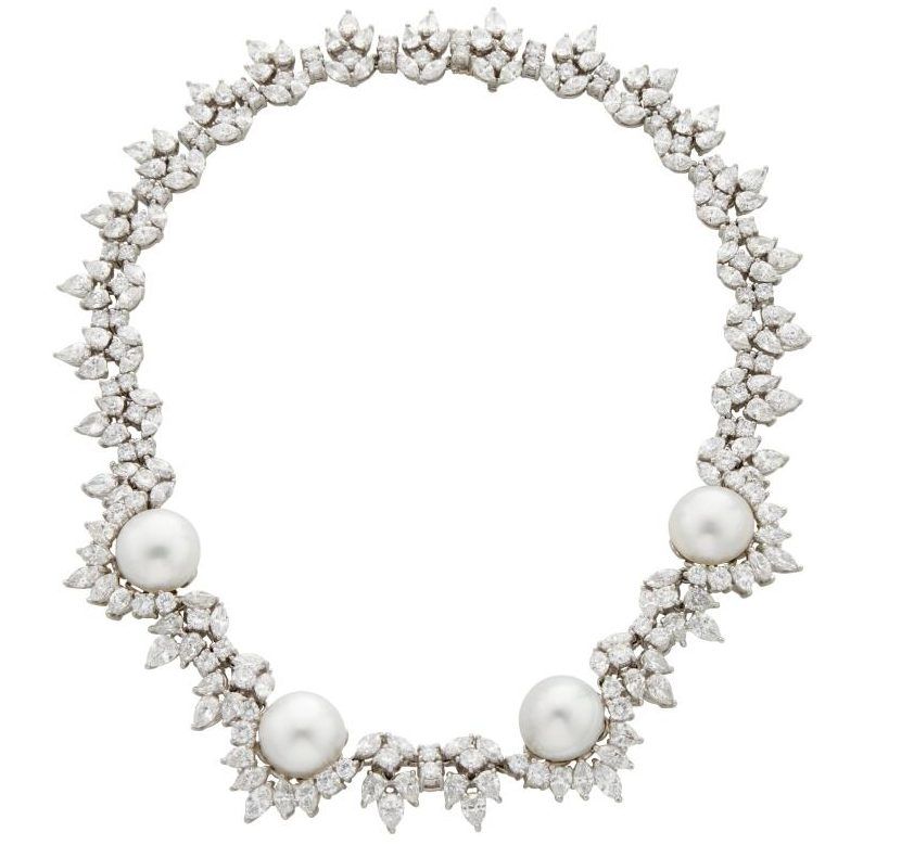 Объемные чокеры и ожерелья-воротники возвращаются в моду