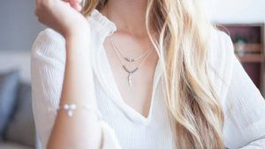 Подходят ли серебряные украшения для блондинок