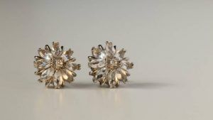 Подходят ли серебряные украшения для девушек с русыми волосами