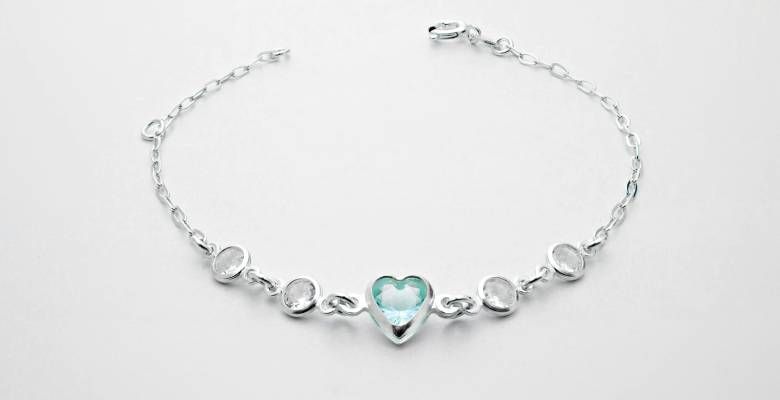 Подходят ли украшения с сапфирами русоволосым дамам