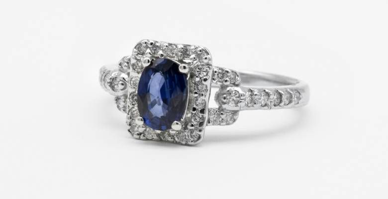 Подходят ли украшения с сапфирами шатенкам