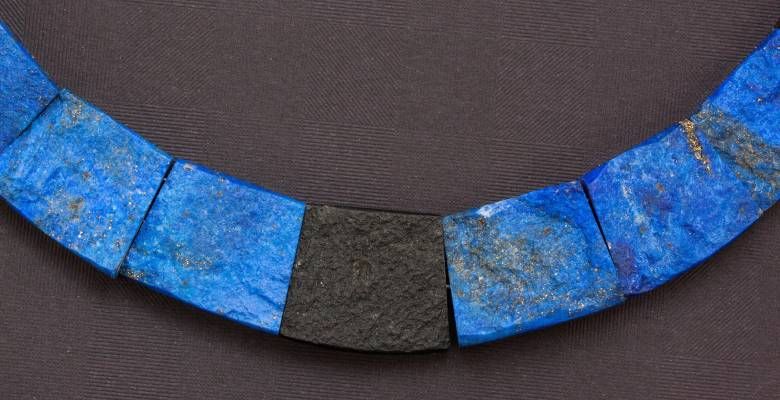 Украшения с лазуритом для Дев: подходят или нет?