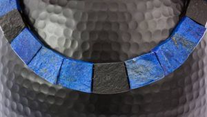 Украшения с лазуритом для Скорпионов подходят или нет