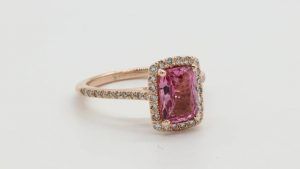 Украшения со шпинелью для Дев: подходят или нет?