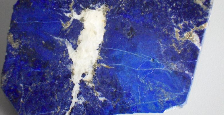 Украшения с лазуритом для Водолеев: подходят или нет?