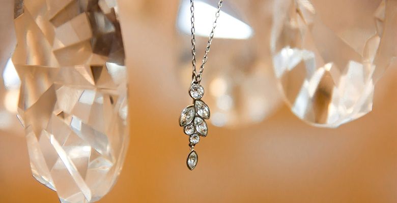 Украшения с горным хрусталем для Козерогов: подходят или нет?