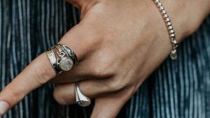 Украшения с горным хрусталем для Рыб: подходят или нет?