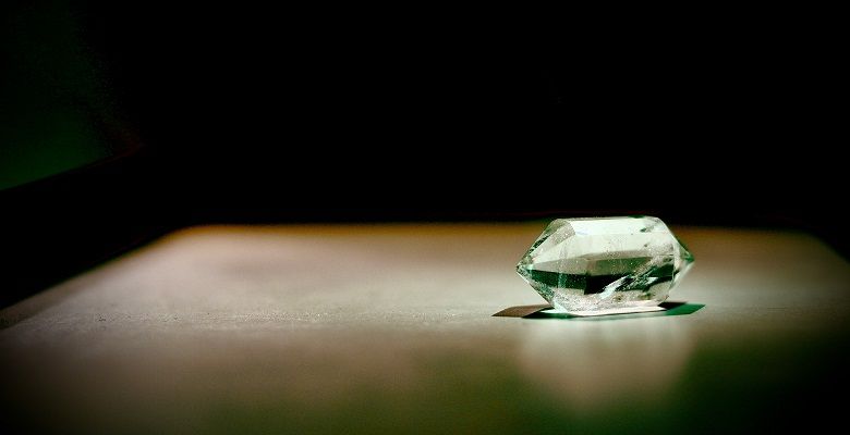 Украшения с горным хрусталем для Водолеев: подходят или нет?