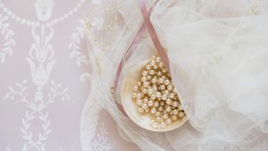 Какой жемчуг больше всего подходит брюнеткам?