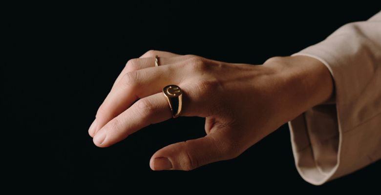 Как носить перстни и печатки и не выглядеть старомодно?