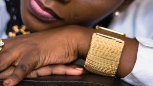 Крупные браслеты: какие бывают, как выбрать и носить