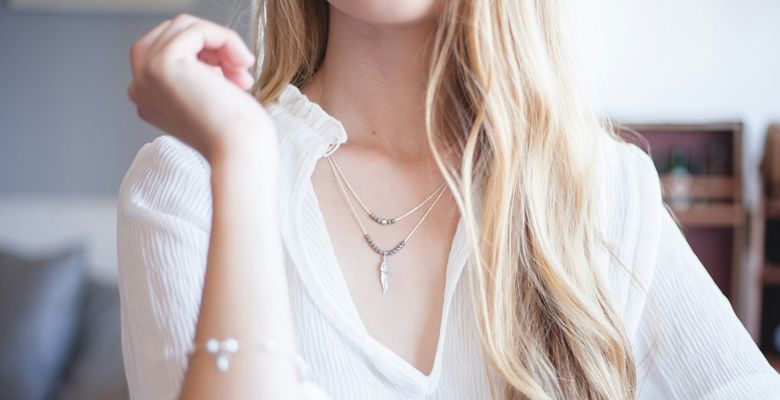 Подходят ли платиновые украшения для девушек с русыми волосами