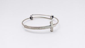 Как носить украшения с крупными крестами и выглядеть модно? Как носить украшения с крупными крестами и выглядеть модно?