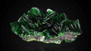 Подходят ли украшения с изумрудами блондинкам