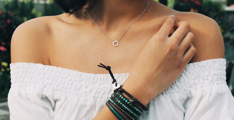 Подходят ли украшения с бирюзой брюнеткам?