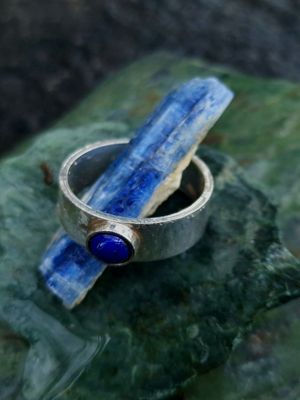 кольцо с лазуритом