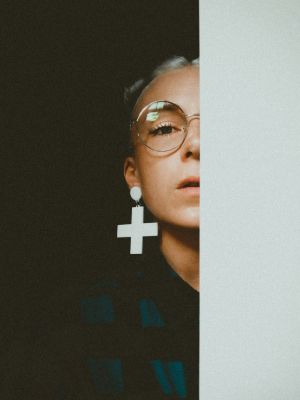 серьги в форме креста