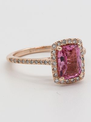 кольцо со шпинелью