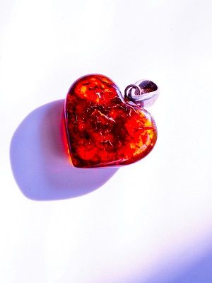 подвеска с янтарем