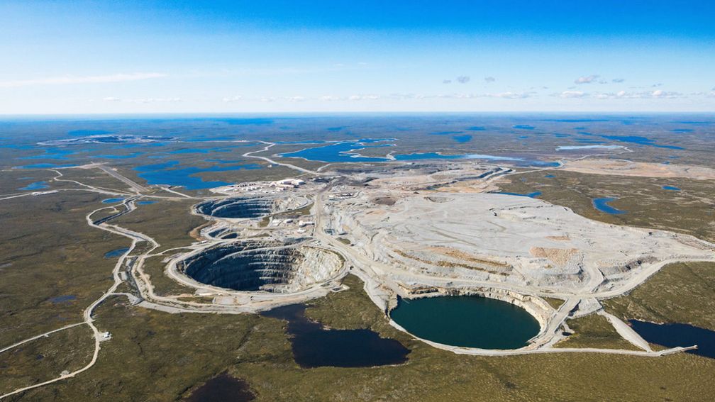 Вид сверху на рудник Ekati. Фото: Burgundy Diamond Mines