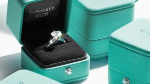 Tiffany вдвое сократит площадь флагманского магазина в Китае из-за падения расходов на предметы роскоши