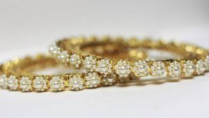 Браслеты с белыми камнями: какие бывают и кому пойдут